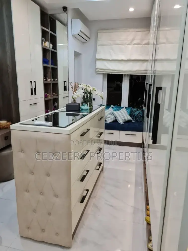 Furnished 3bdrm Mansion in Banana Island for sale