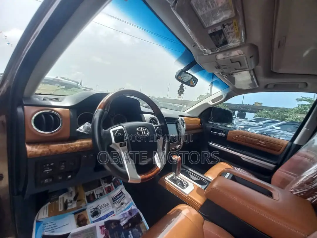 Toyota Tundra 2017 Brown