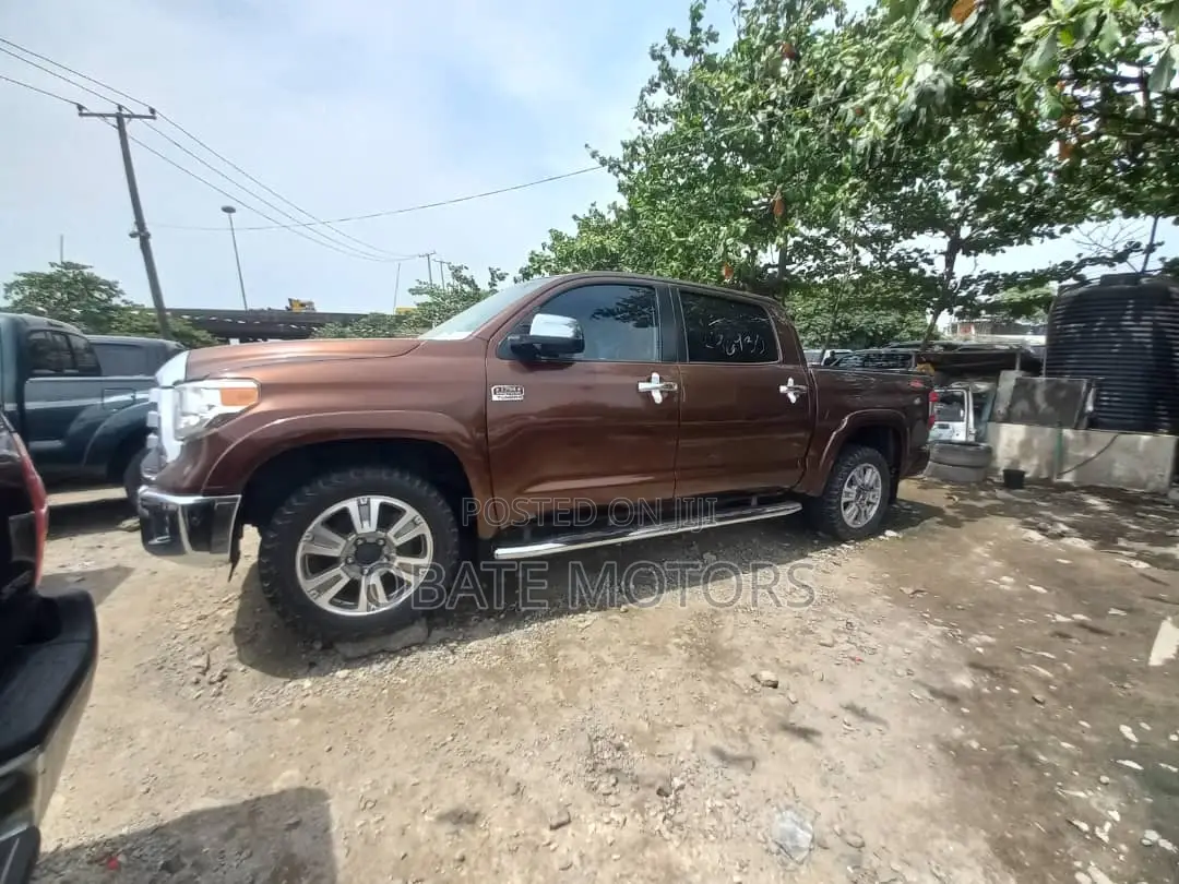 Toyota Tundra 2017 Brown