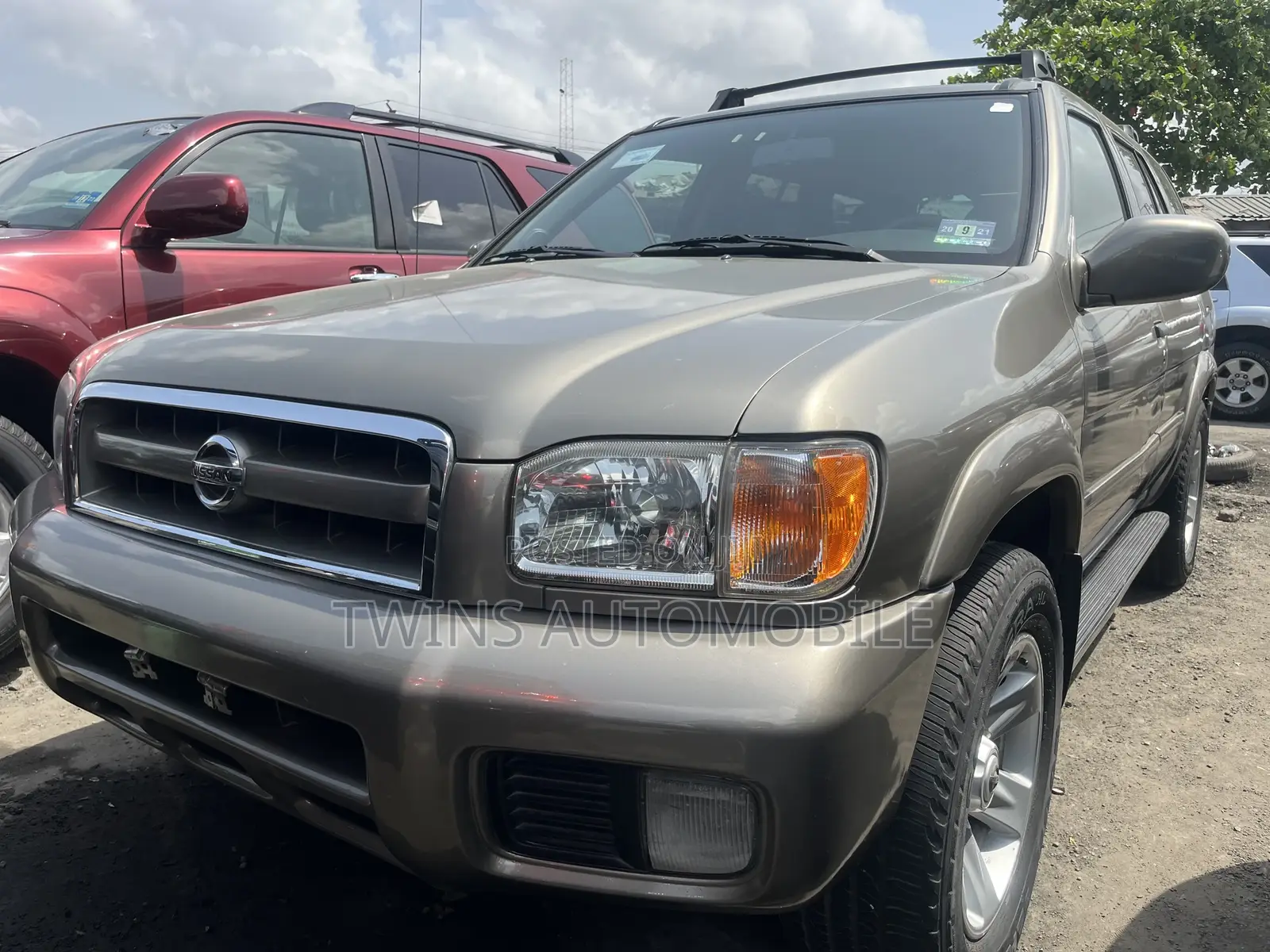 Nissan Pathfinder LE AWD SUV (3.5L 6cyl 4A) 2003 Gold