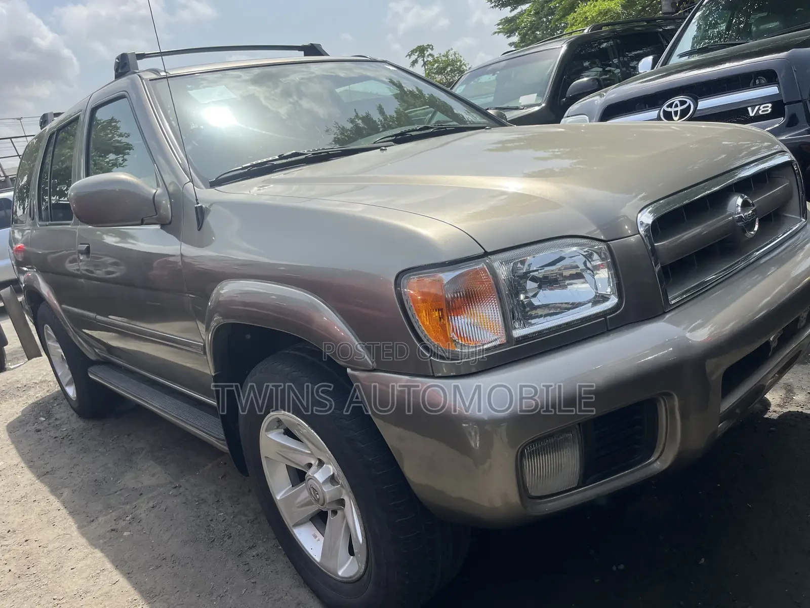 Nissan Pathfinder LE AWD SUV (3.5L 6cyl 4A) 2003 Gold