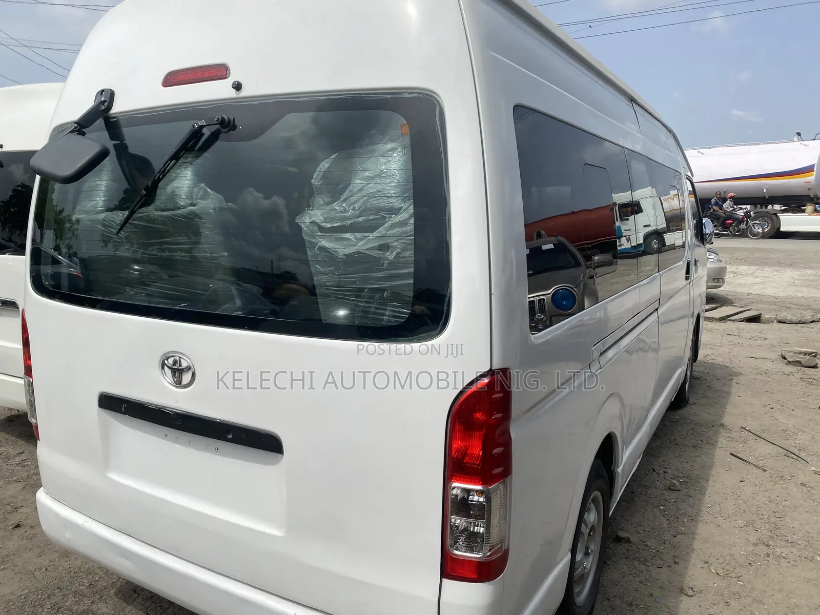 Toyota HiAce 2017 White