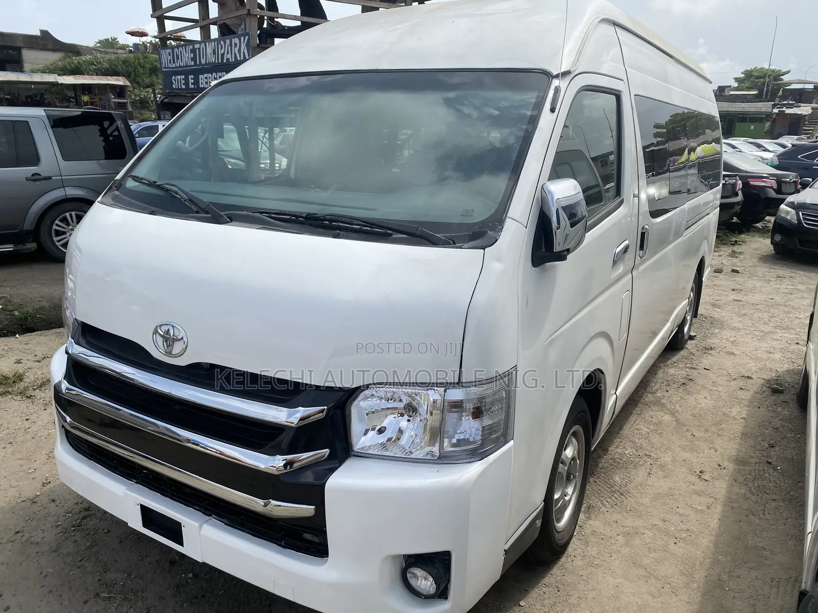 Toyota HiAce 2017 White