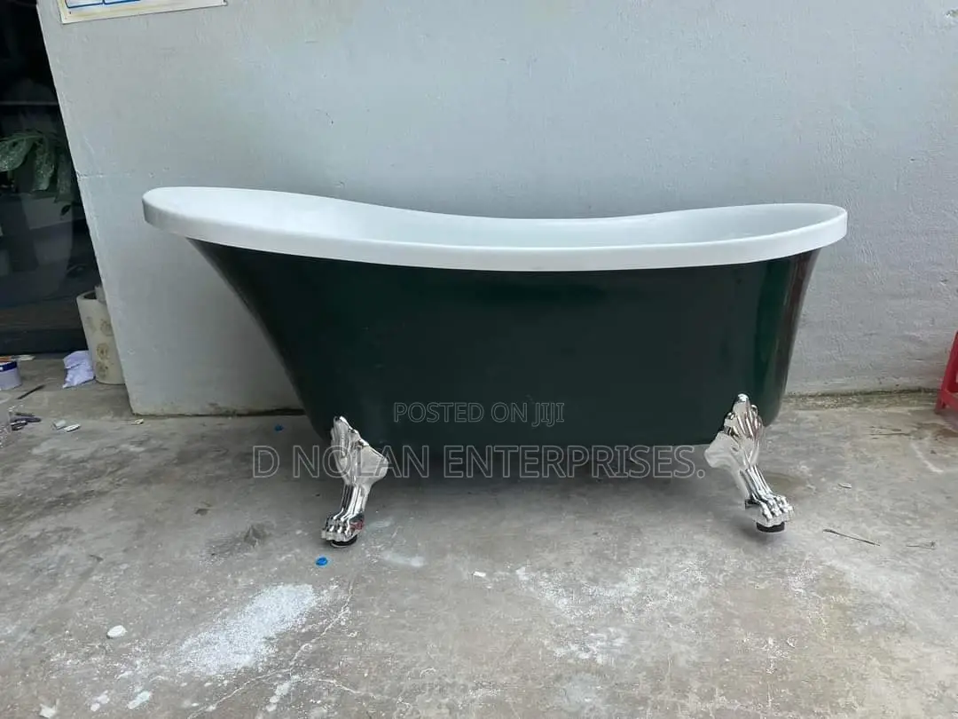 Quality Black and White Queen Bathtub