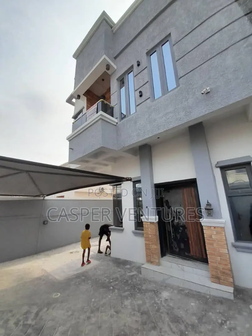 Studio Apartment in Ikota Villa for rent