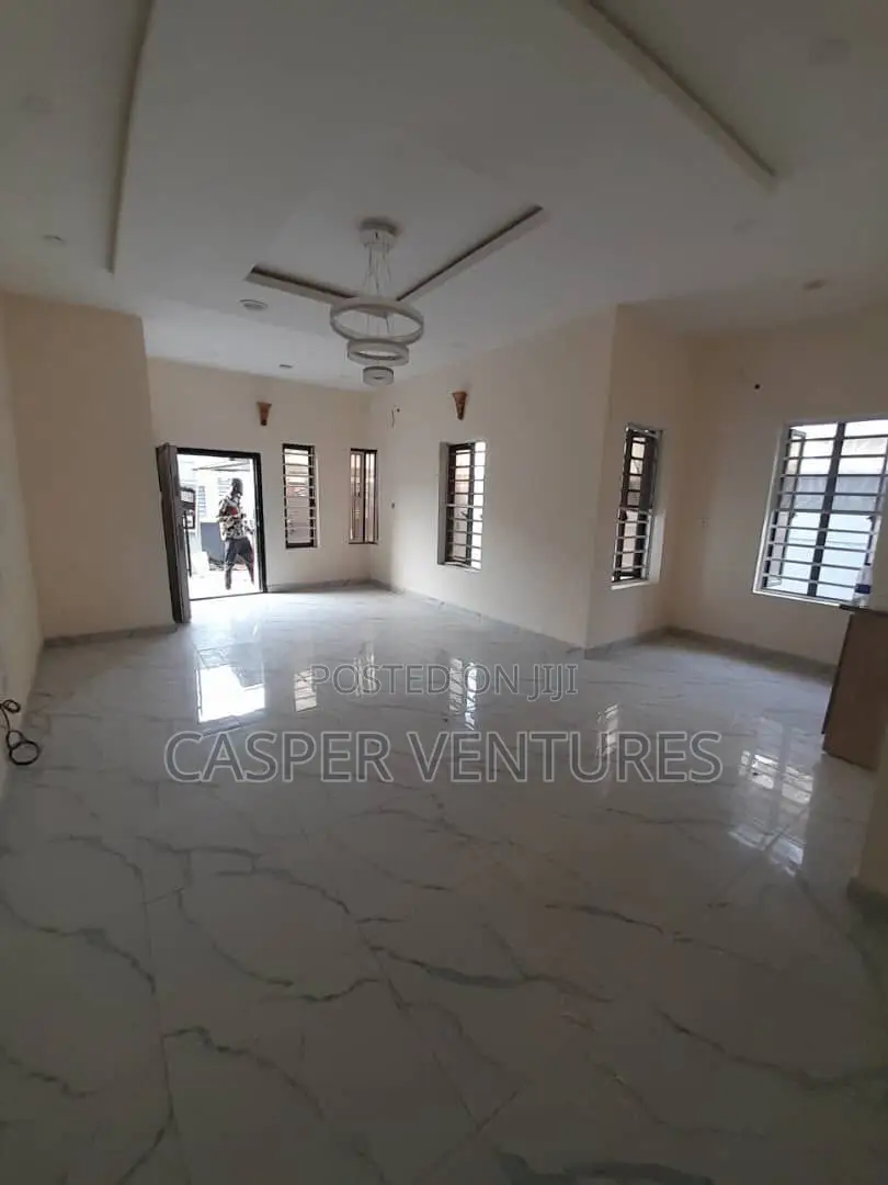 Studio Apartment in Ikota Villa for rent