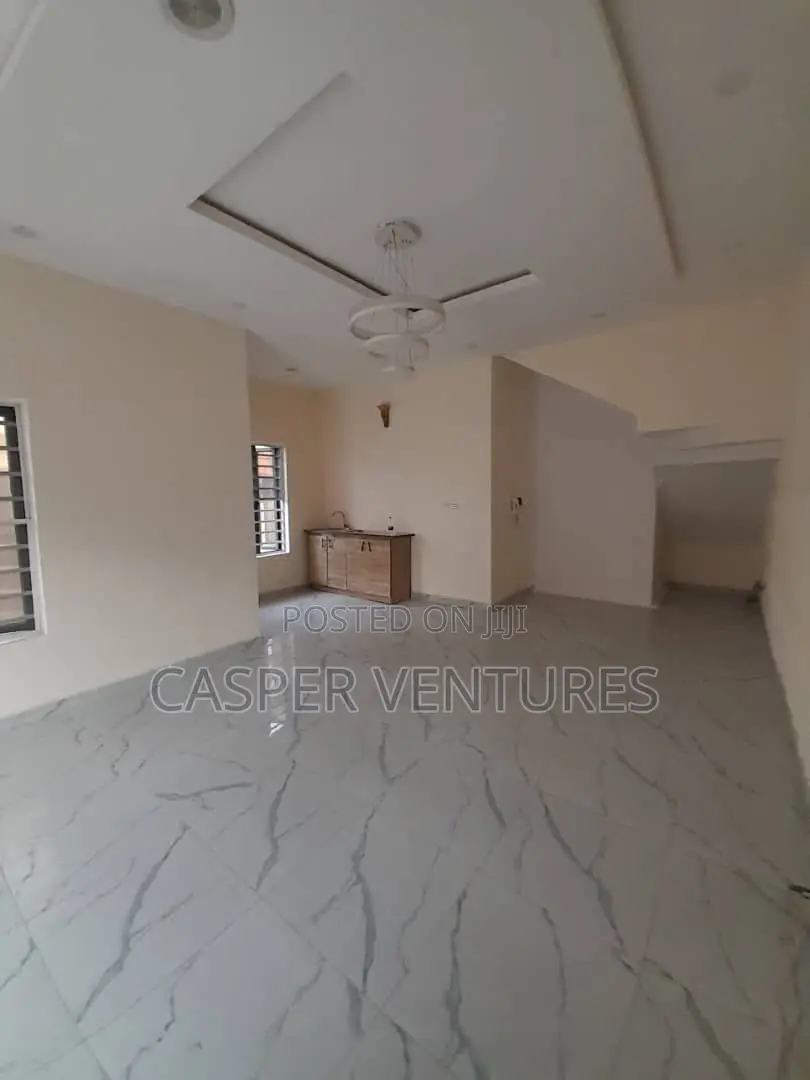 Studio Apartment in Ikota Villa for rent