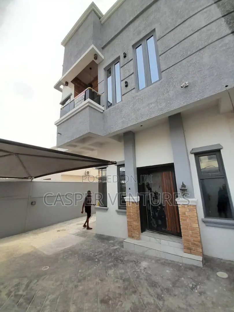 Studio Apartment in Ikota Villa for rent