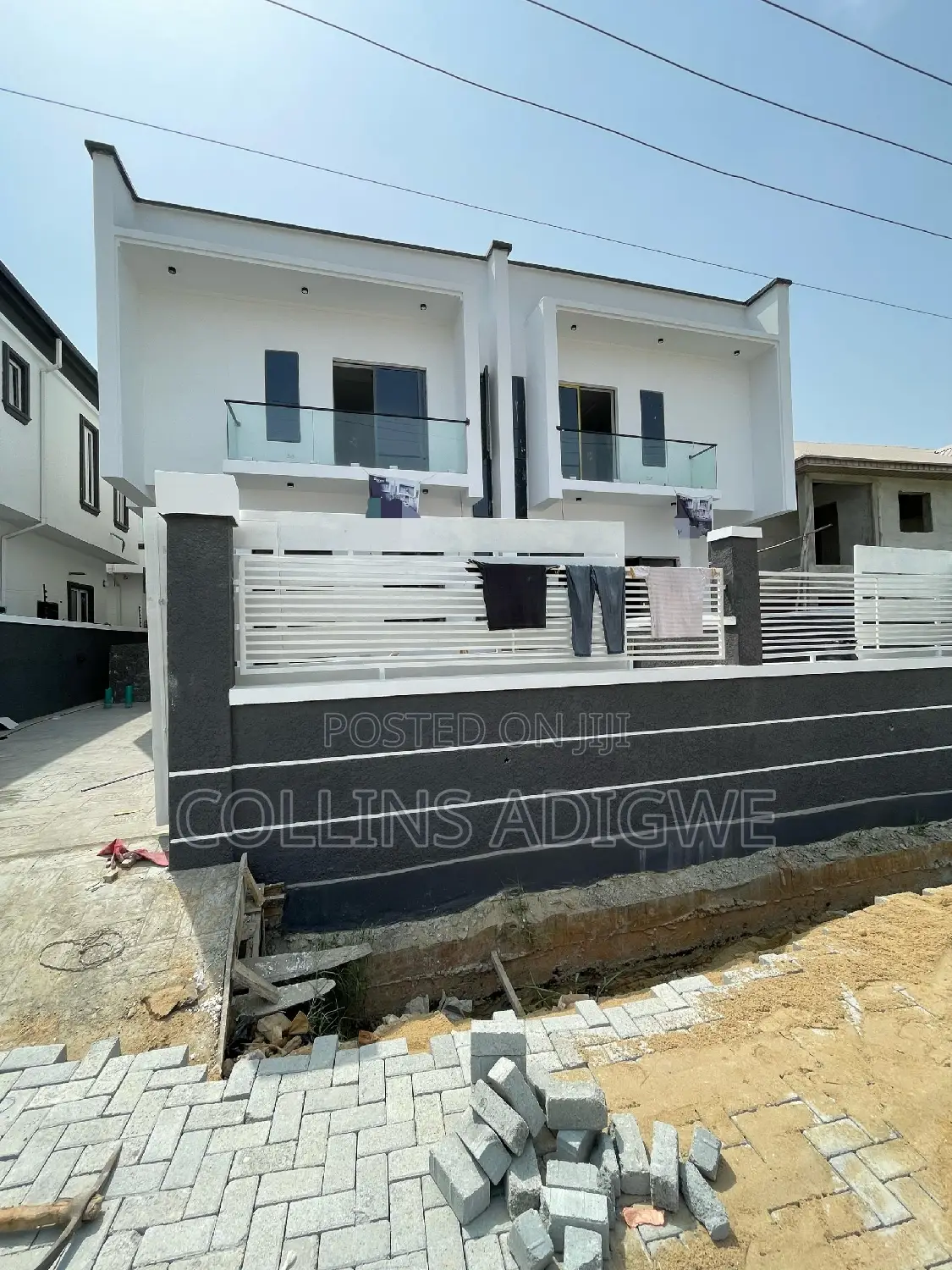 4bdrm Duplex in Chevron for sale