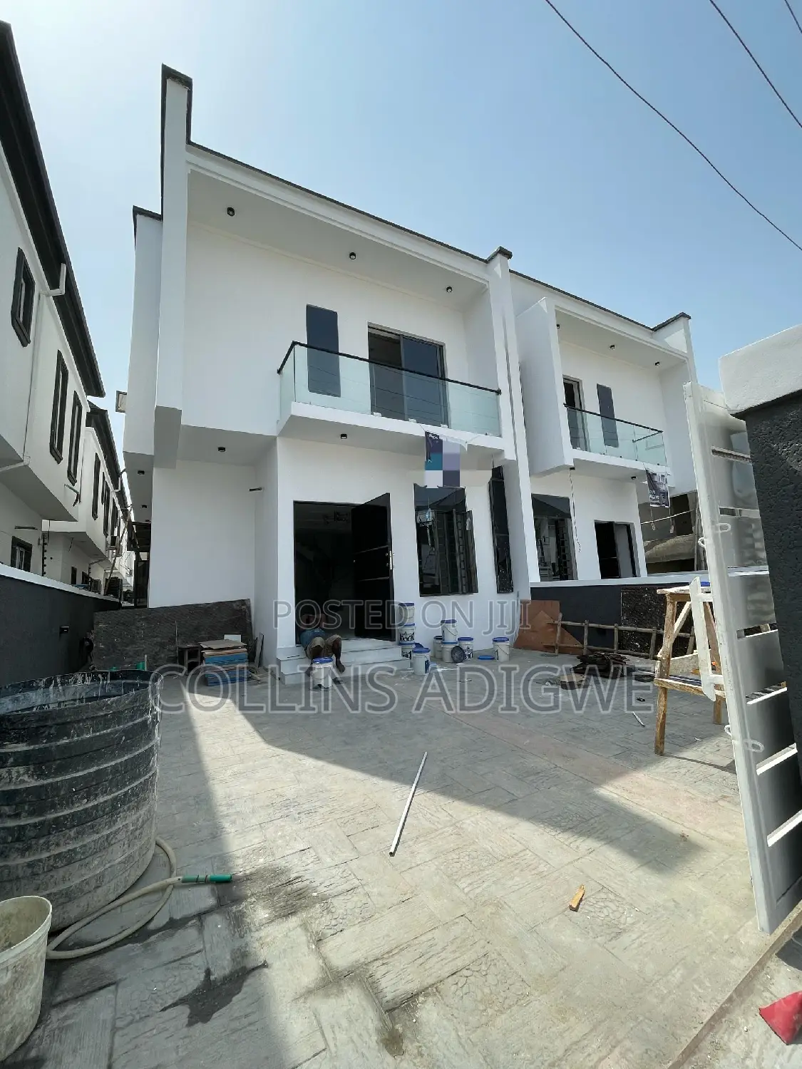 4bdrm Duplex in Chevron for sale