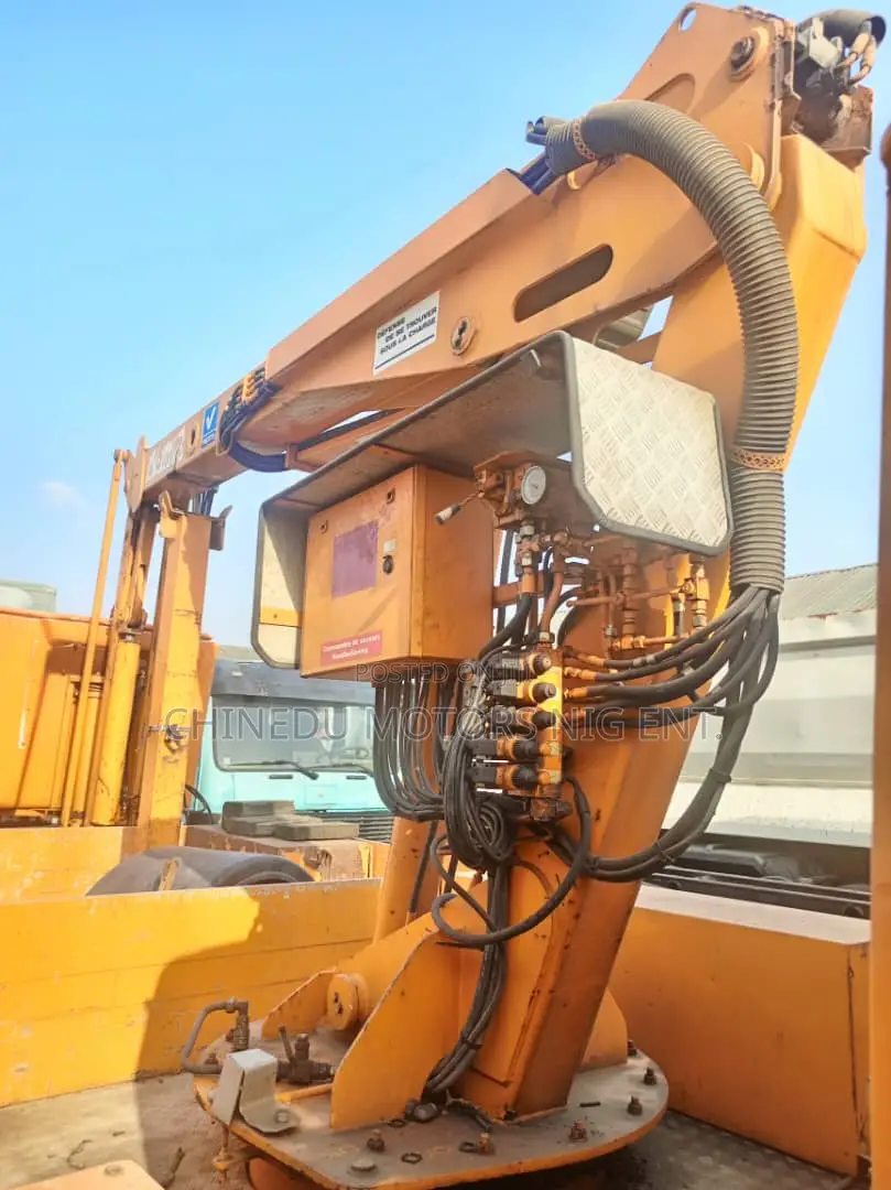 Volvo FL6 Manlift