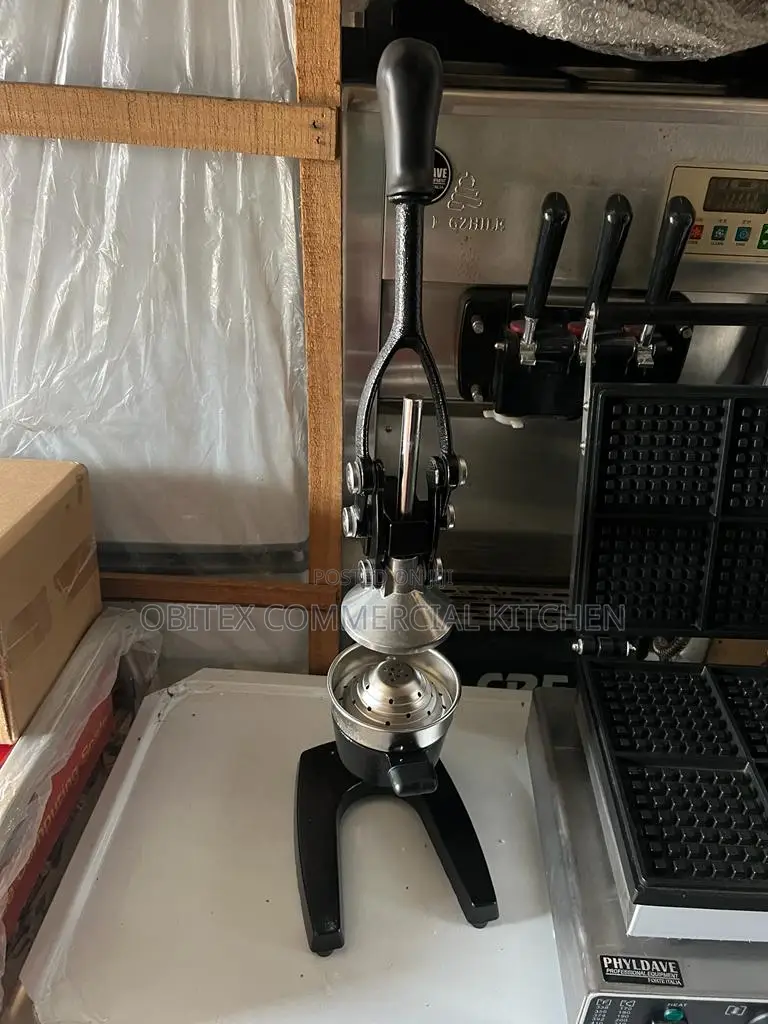 Manual Orange Juicer Machine Is Available for Sale