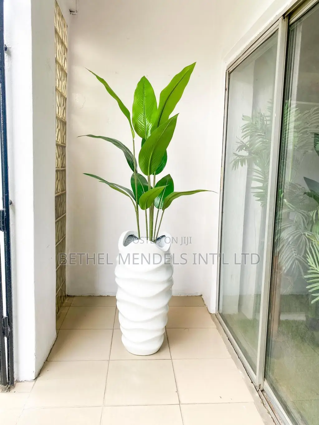 Fiberglass Pot/Artificial Plant Combo | Wholesalers Wanted