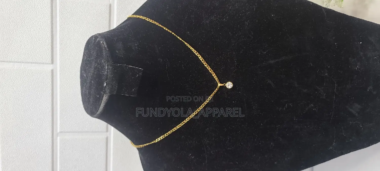 Round Pearl Steel Gold Short Chain and Pendant
