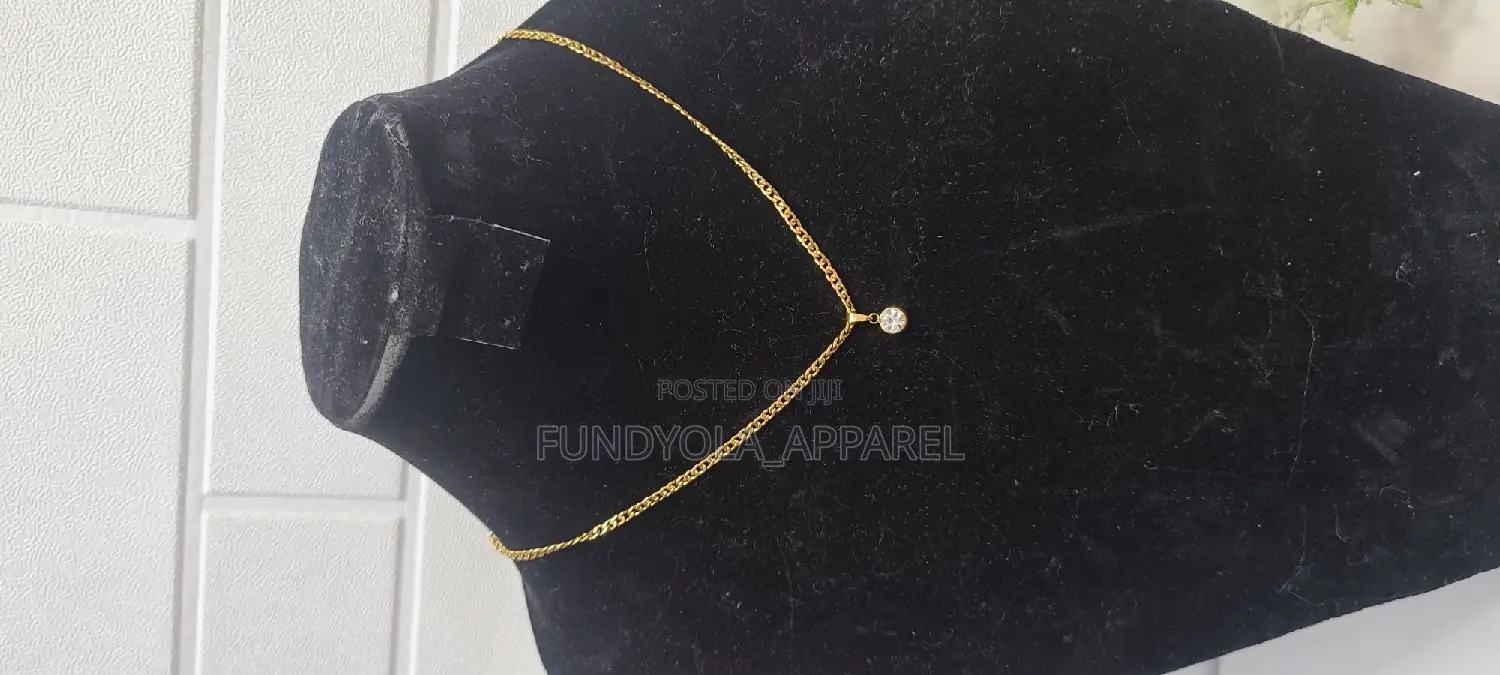 Round Pearl Steel Gold Short Chain and Pendant