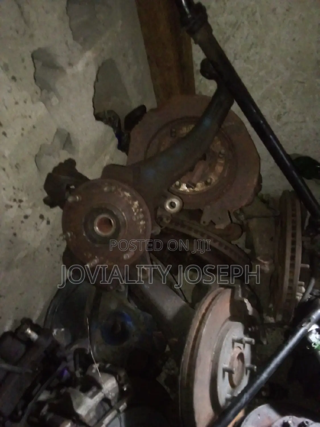 Front Hub Nissan Armada