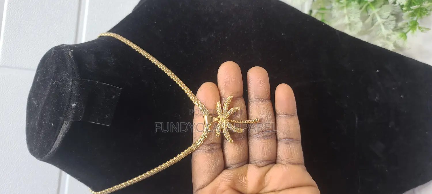 Pearl Steel Gold Short Chain and Pendant
