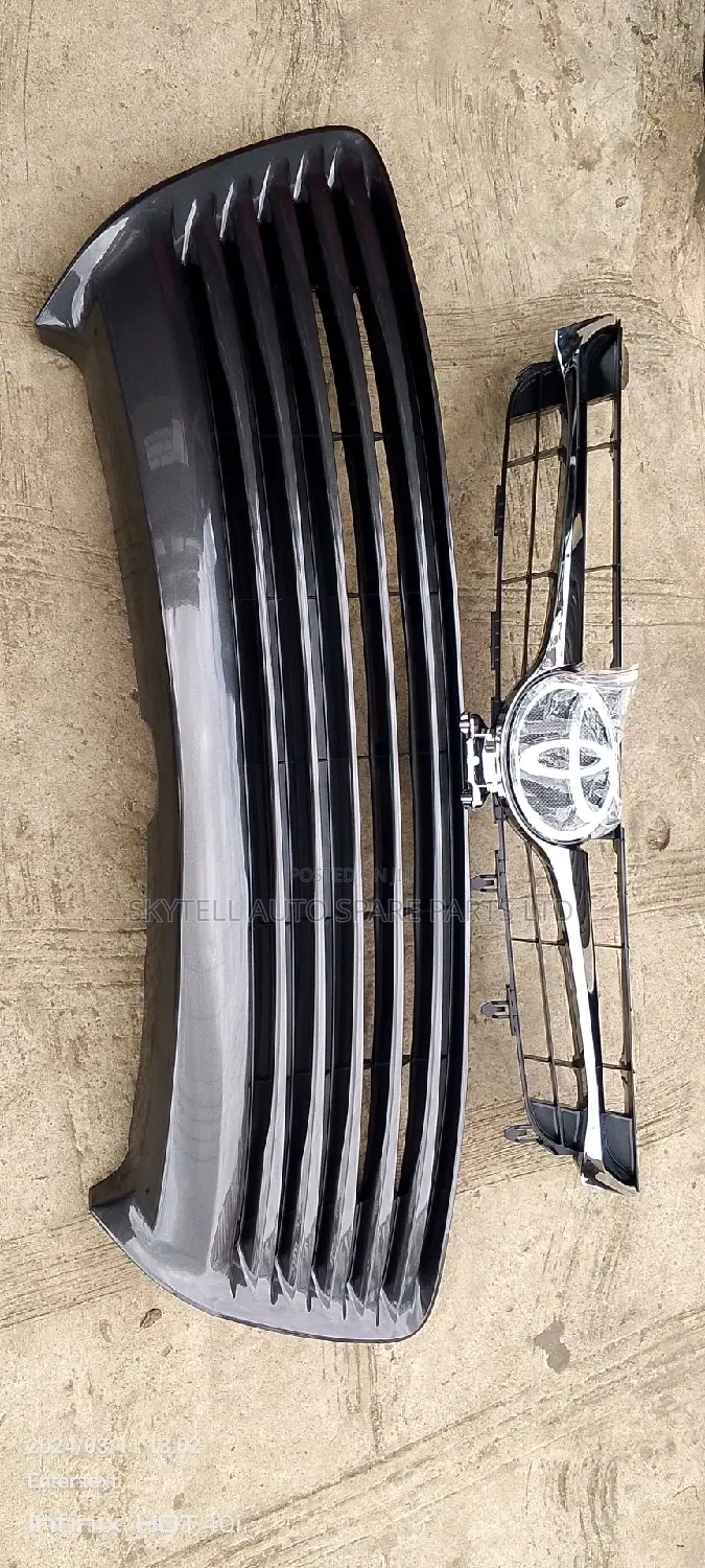 Up and Down Grill Toyota Camry 2015 Le