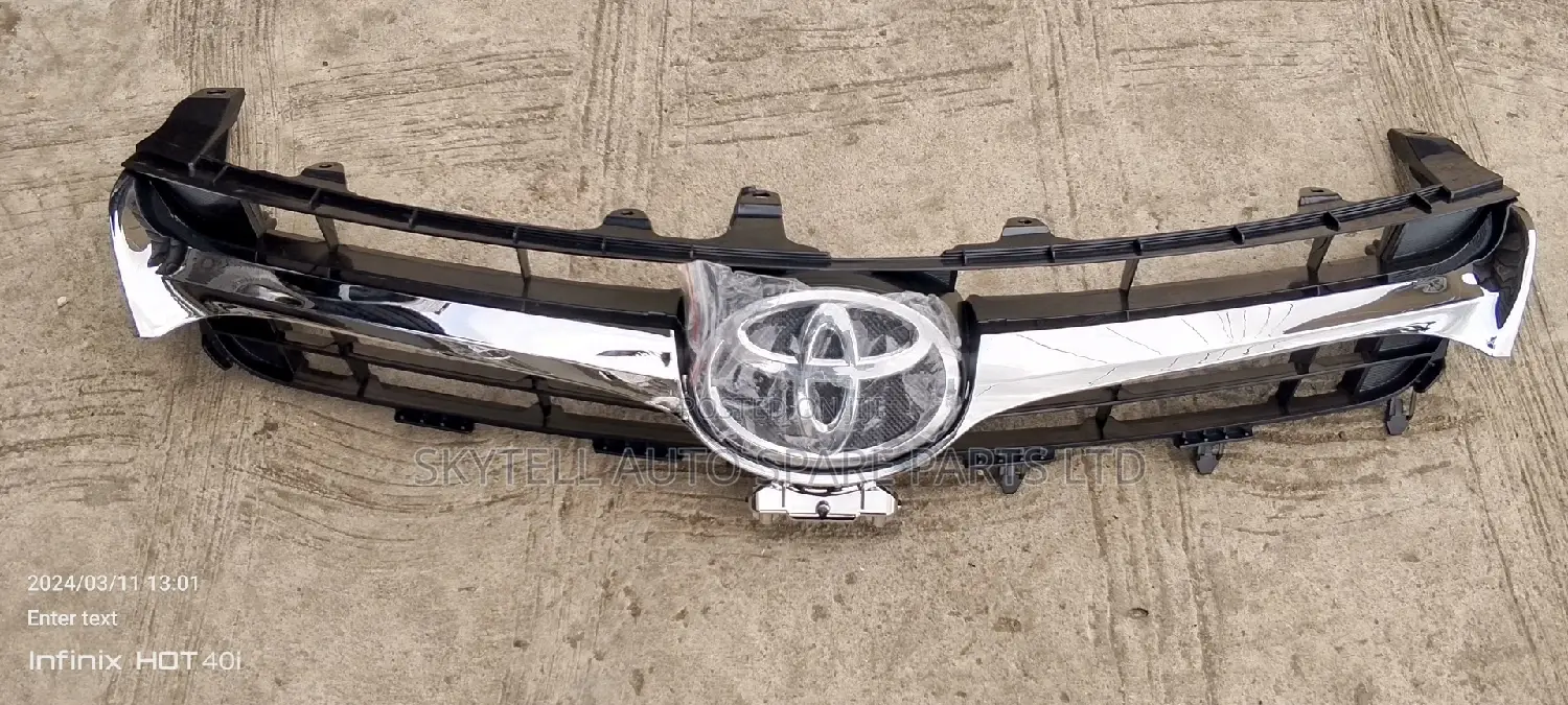 Up and Down Grill Toyota Camry 2015 Le