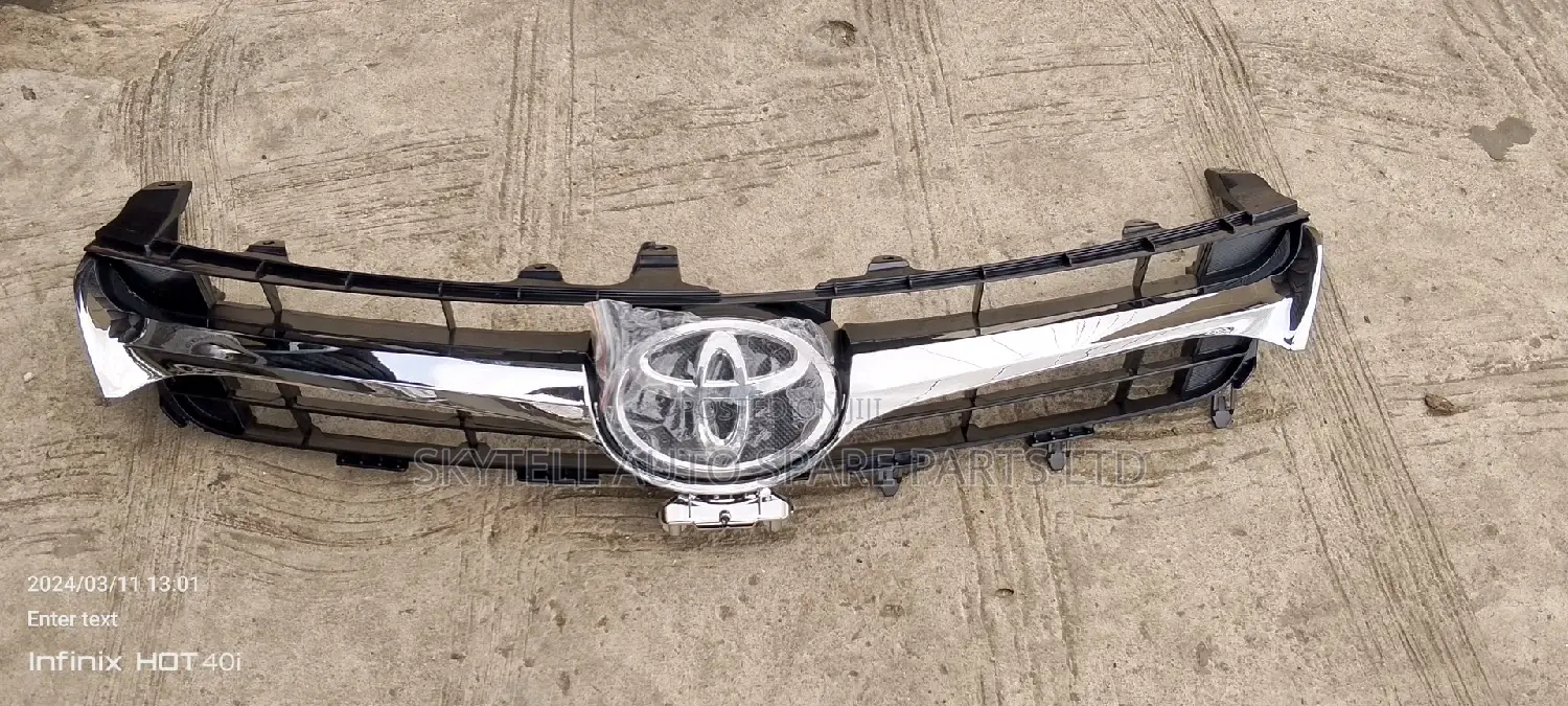 Up and Down Grill Toyota Camry 2015 Le