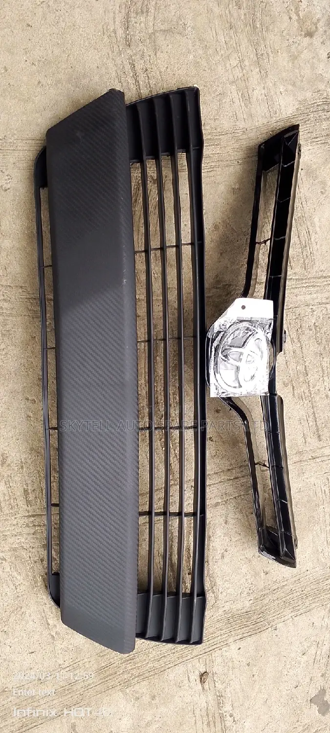 Up and Down Grill Toyota Corolla 2015