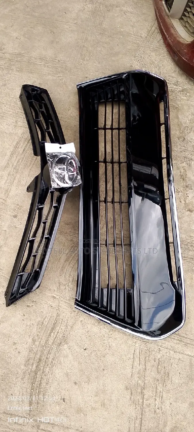 Up And Down Grill Toyota Corolla 2015 Sport