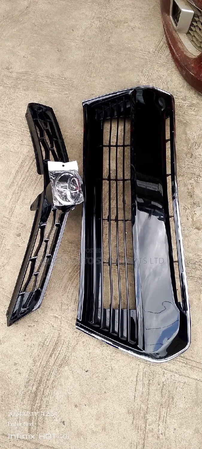 Up And Down Grill Toyota Corolla 2015 Sport