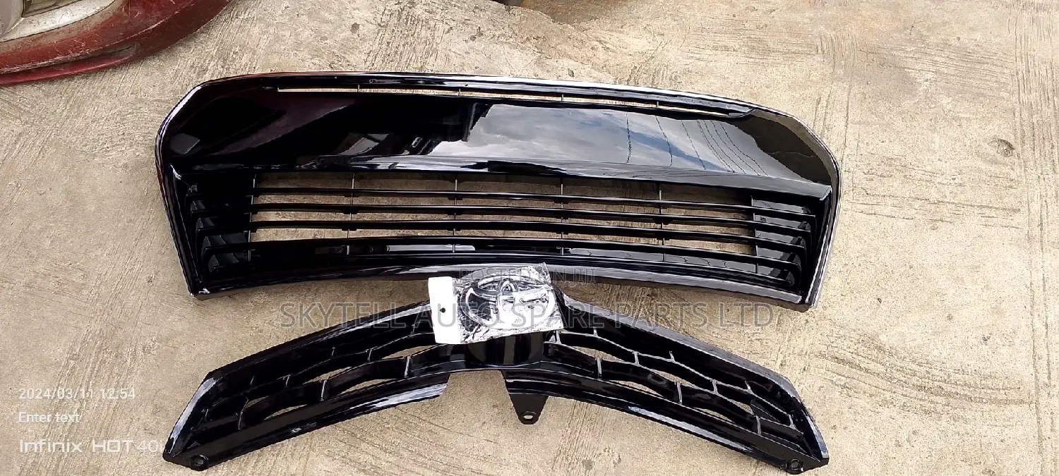 Up And Down Grill Toyota Corolla 2015 Sport