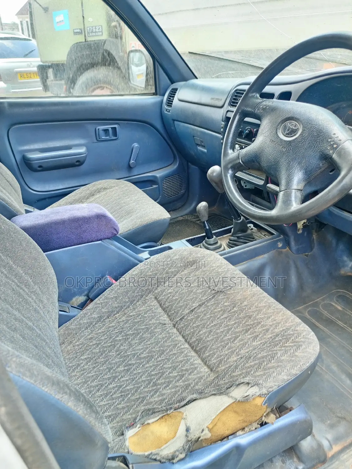 Toyota Hilux 2001 White
