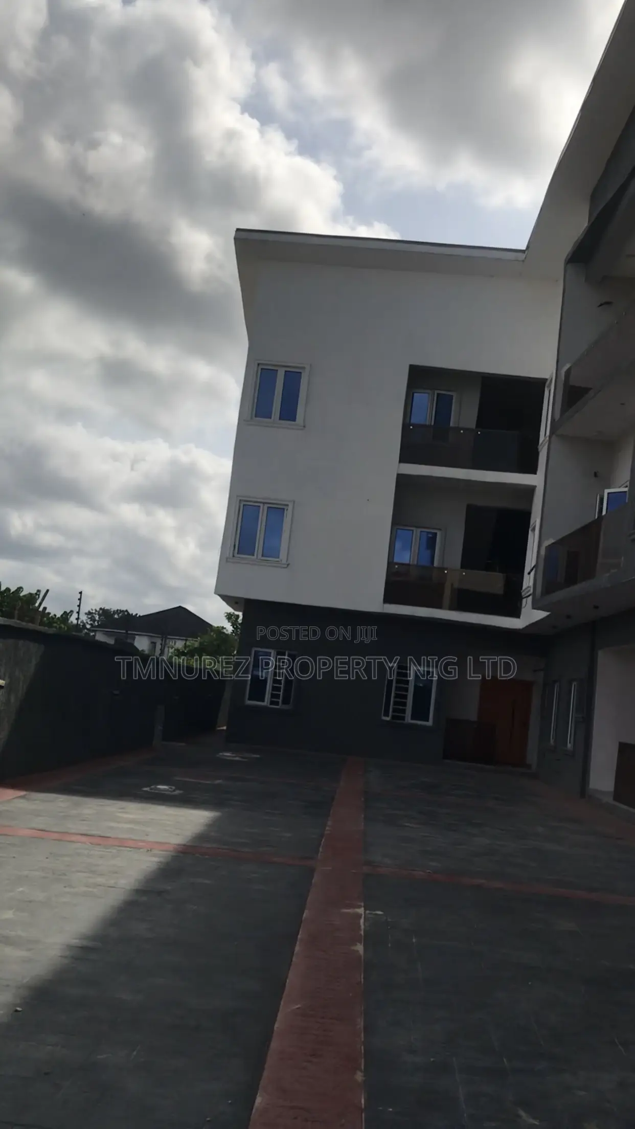 3bdrm Apartment in Ajah for sale