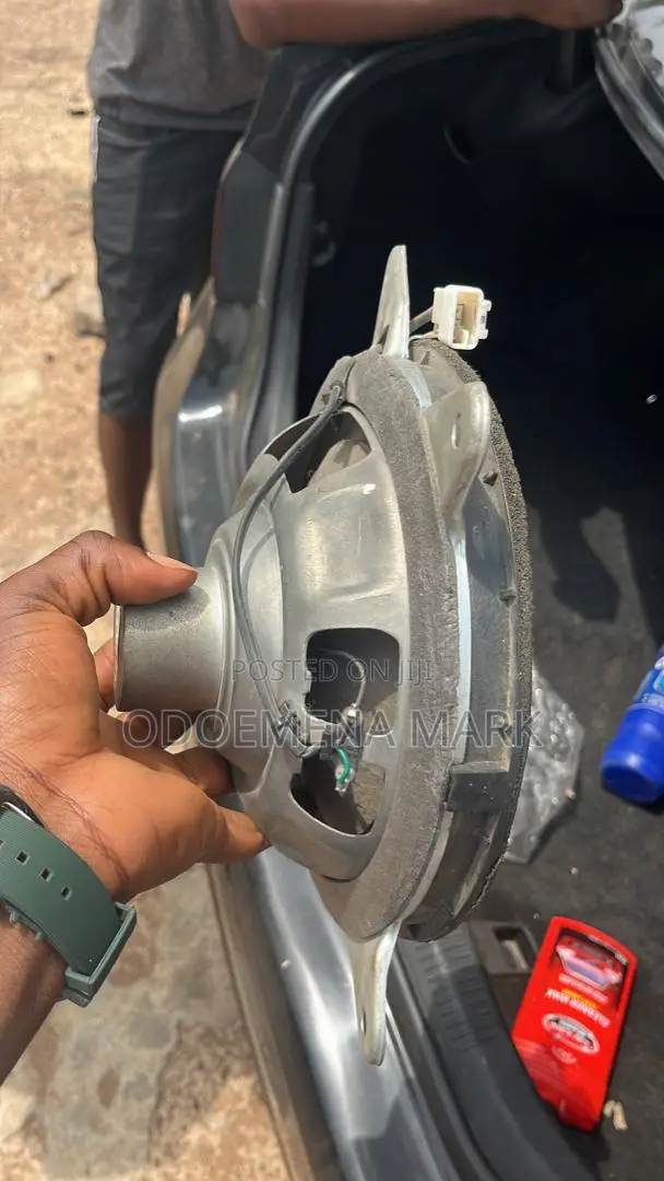 Toyota Avalon Follow Come Woofer Direct Available Now