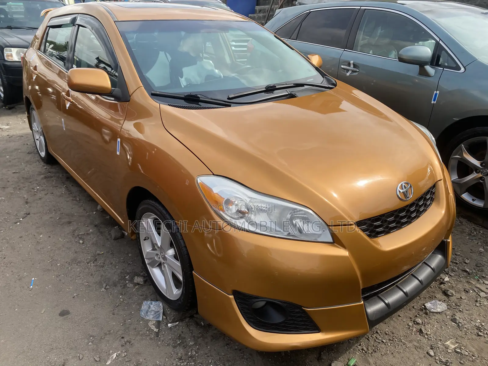 Toyota Matrix 2010 Gold