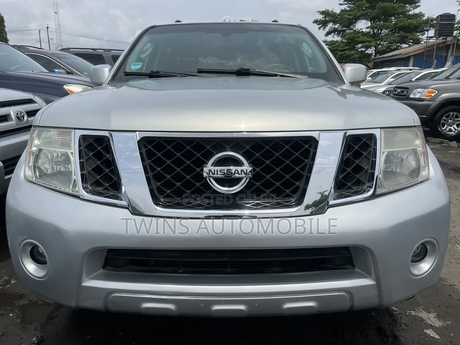 Nissan Pathfinder 2011 Silver