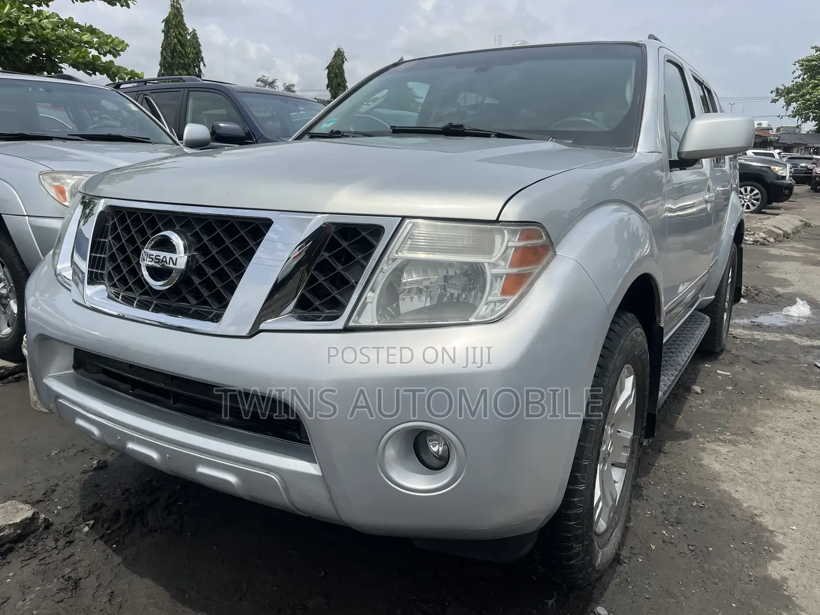 Nissan Pathfinder 2011 Silver