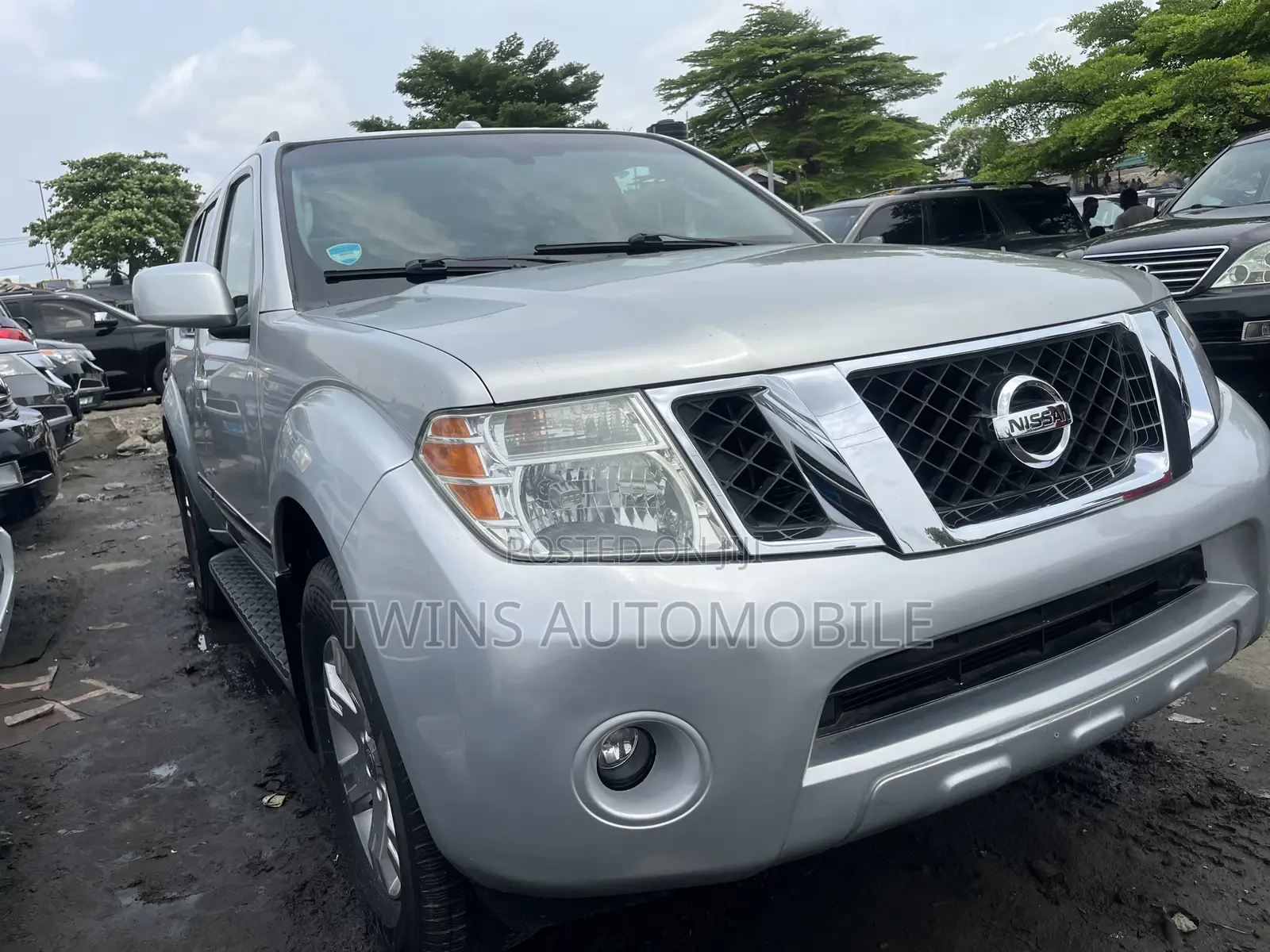 Nissan Pathfinder 2011 Silver