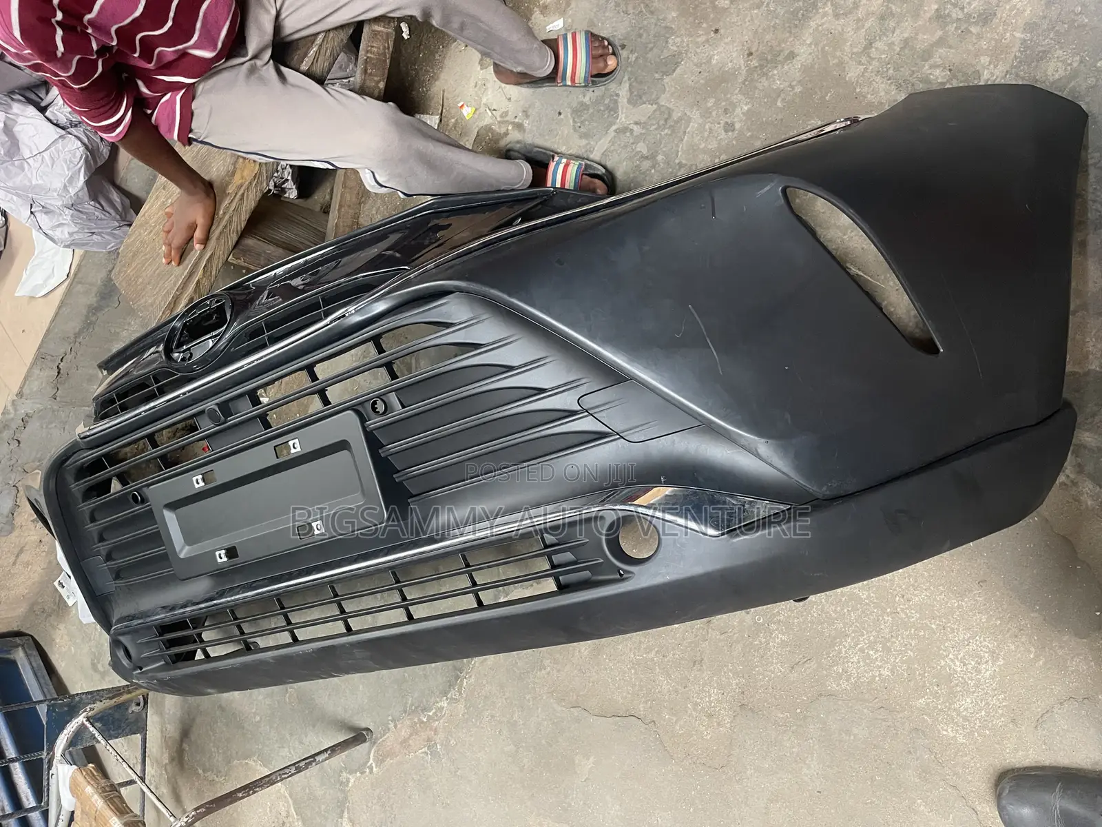 Venza 2022/2023 Complete Front Bumper