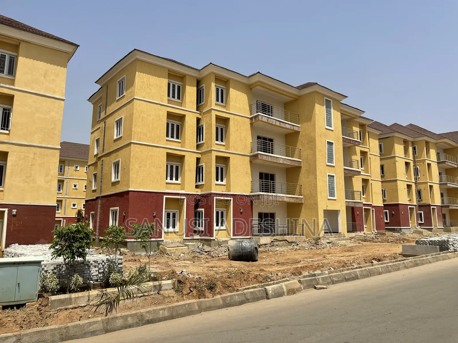 4bdrm Block of Flats in Guzape Abuja for sale