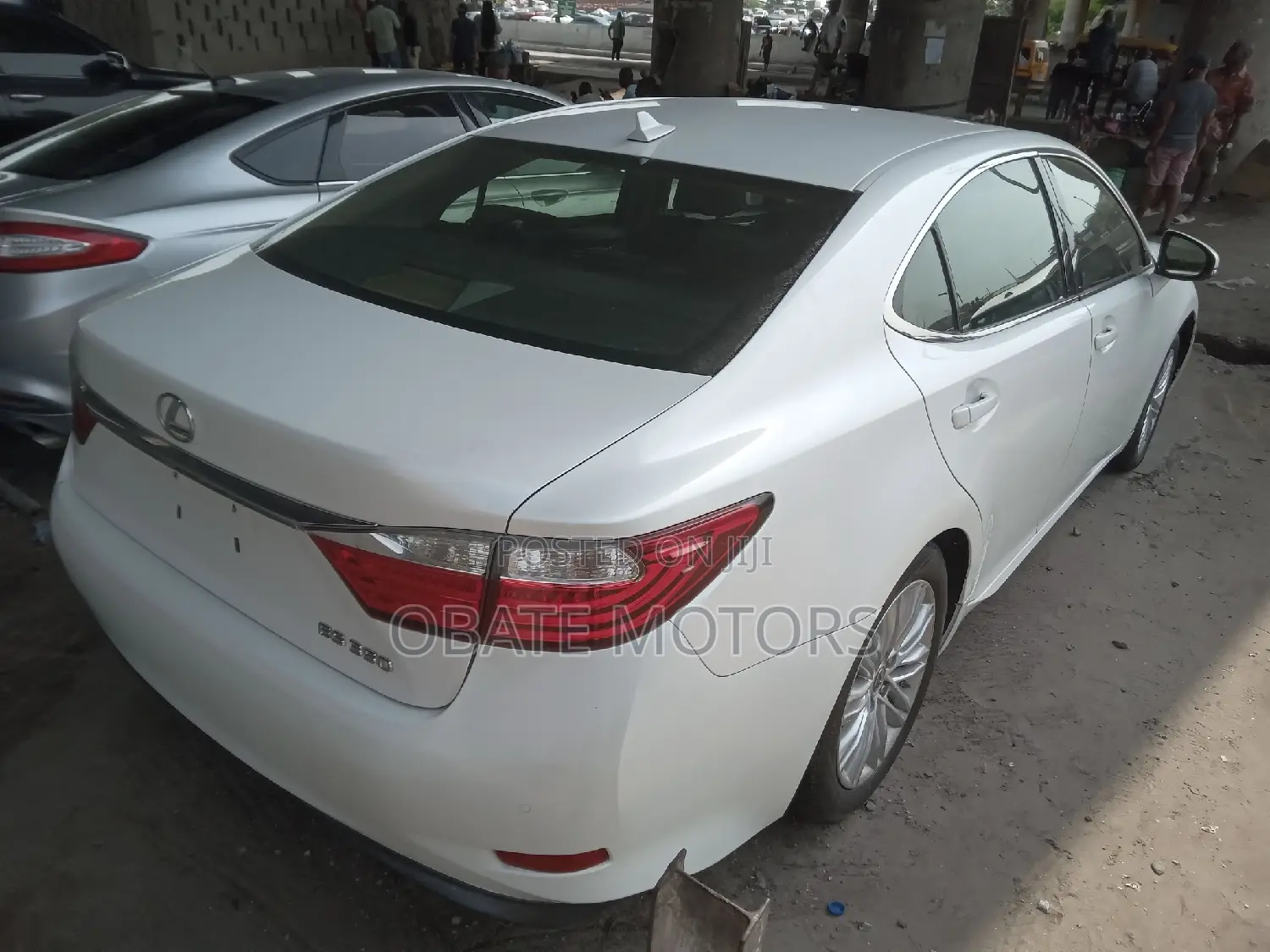 Lexus ES 350 FWD 2015 White