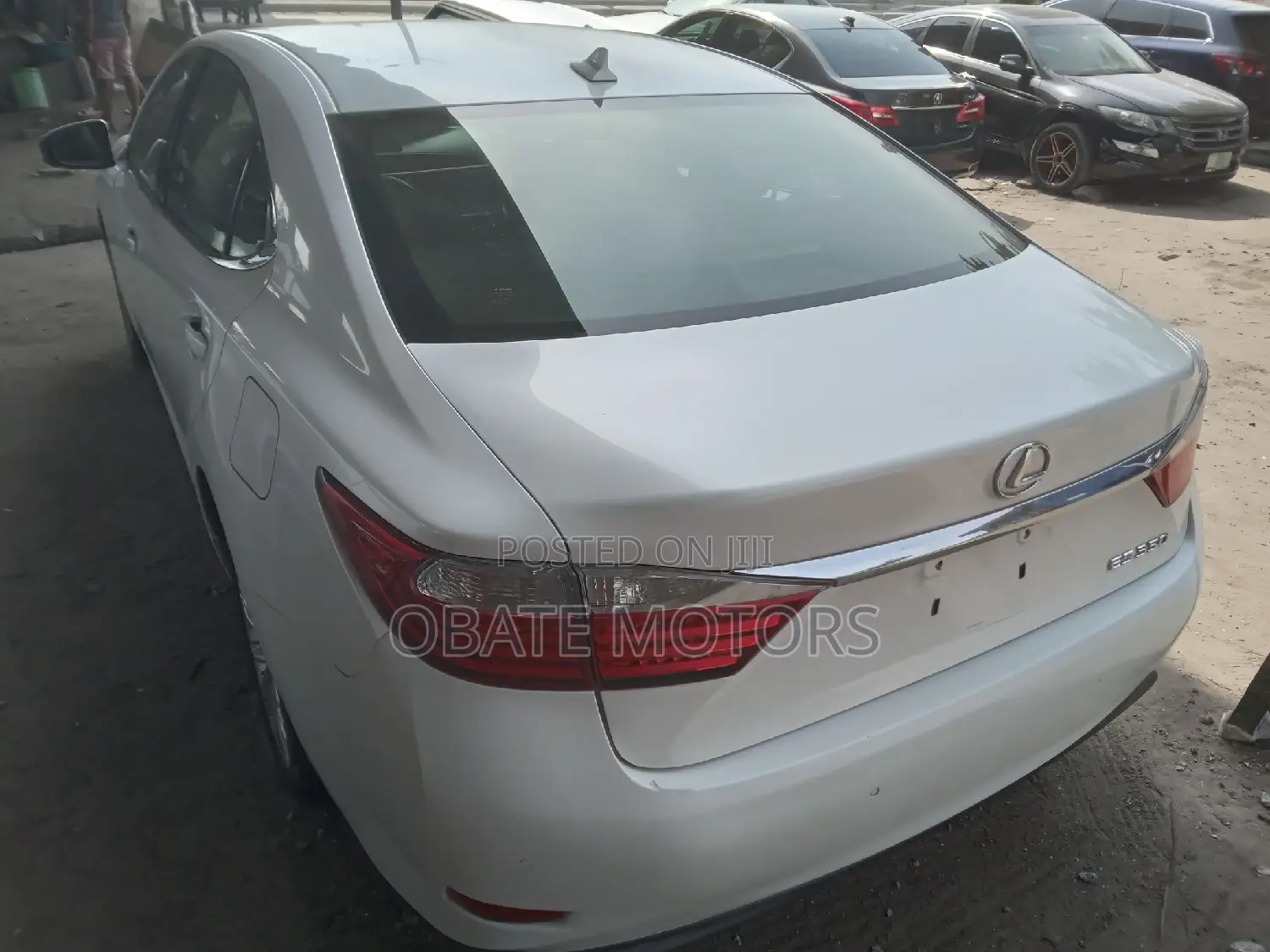 Lexus ES 350 FWD 2015 White
