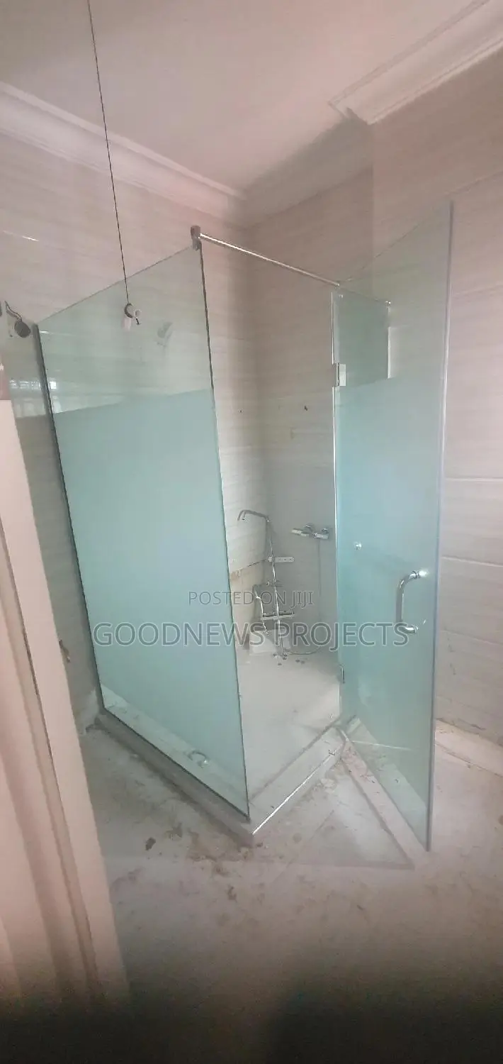 Frosted Cubicle Glass With Hinge Door