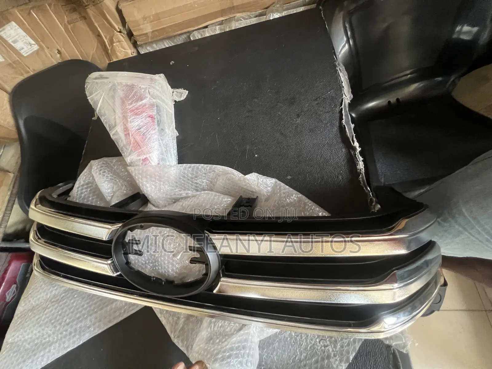 Toyota Hilux Grille