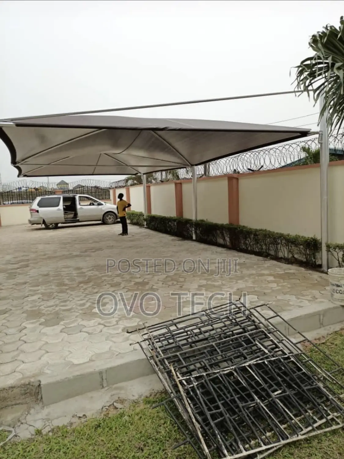 Car Port Bar and Hotel and Resident House