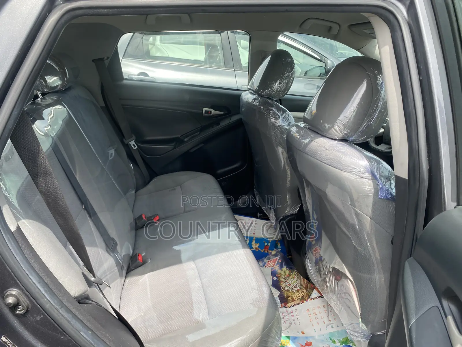 Toyota Matrix S Hatchback AWD (2.4L 4cyl 4A) 2013 Gray