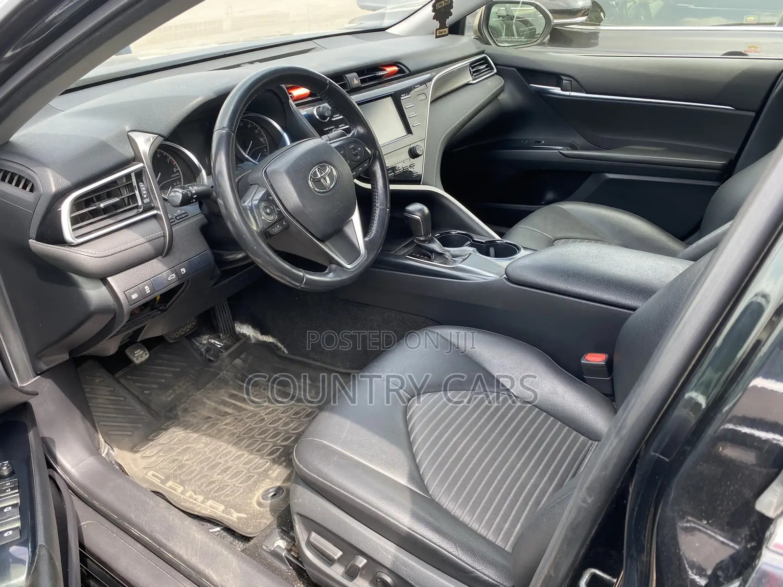 Toyota Camry SE FWD (2.5L 4cyl 8AM) 2018 Black