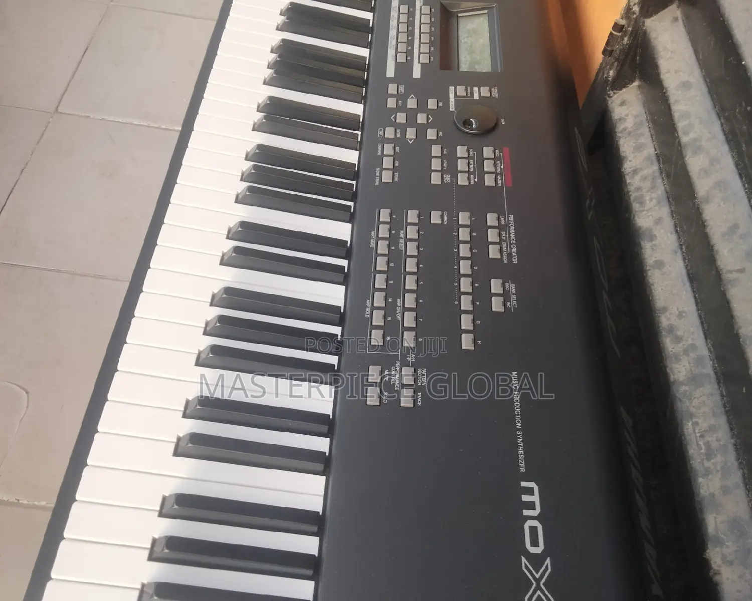 Yamaha Mox8 Keyboard