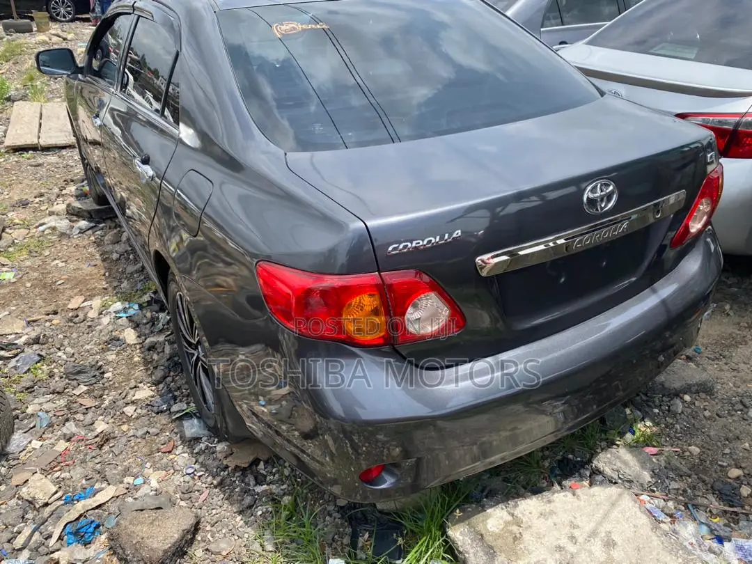Toyota Corolla 2010 Gray