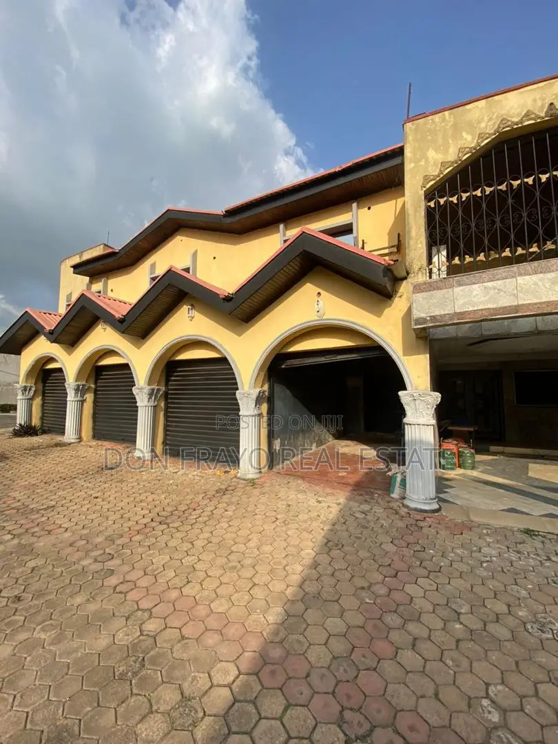 11bdrm Duplex in Onireke Gra, Jericho for sale