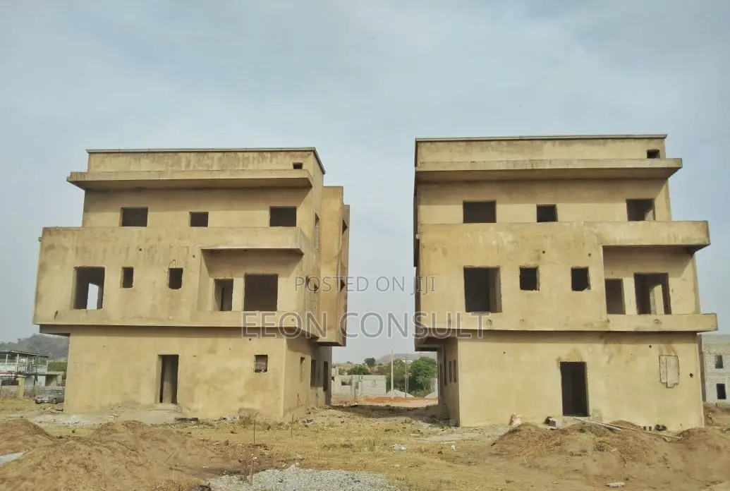 5bdrm Duplex in Maralago Golf City, Gwarinpa for sale