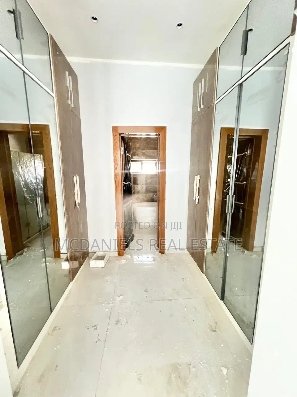 5bdrm Duplex in Banana Island for sale