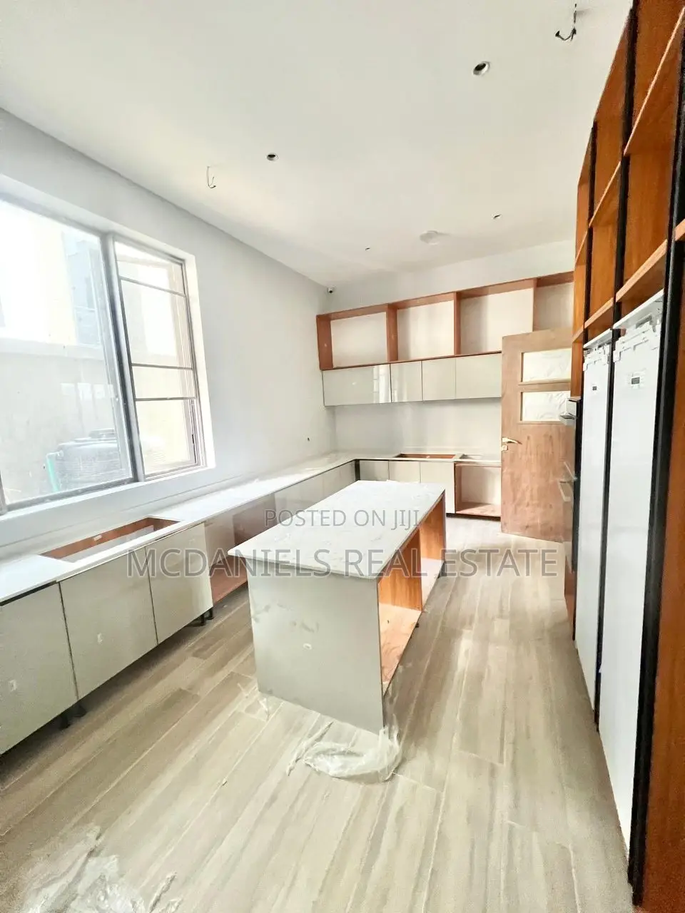 5bdrm Duplex in Banana Island for sale